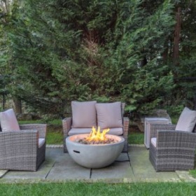 Firepit Fire pit and seating